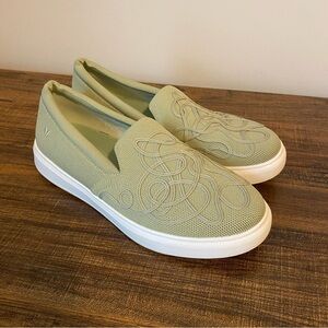 Vivaia Classic Slip On Sneakers in Matcha Green size 9.5